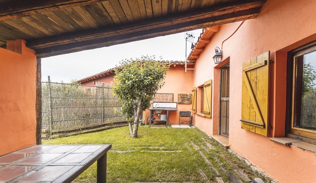 Country House 'La Casina' with Mountain Views and Private Garden