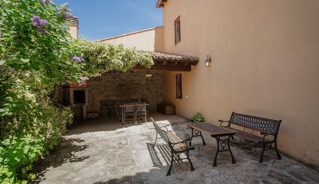 Country House 'El Capricho De Ana' with Mountain View, Private Terrace and Wi-Fi