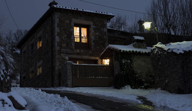 Country house very cozy. Excellent views of Gredos.