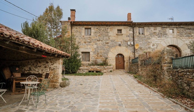 Country House 'La Casa Del Diezmo De La Montaña' with Mountain View, Private Terrace and Wi-Fi