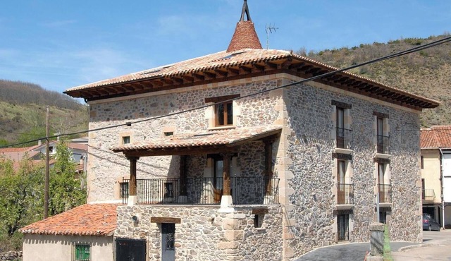Country House 'El Mirador Del Pedroso' with Mountain View, Private Terrace and Wi-Fi