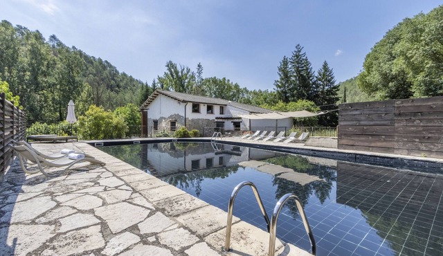 Country House 'Casa Dels Peixos' with Lake View, Private Pool and Wi-Fi