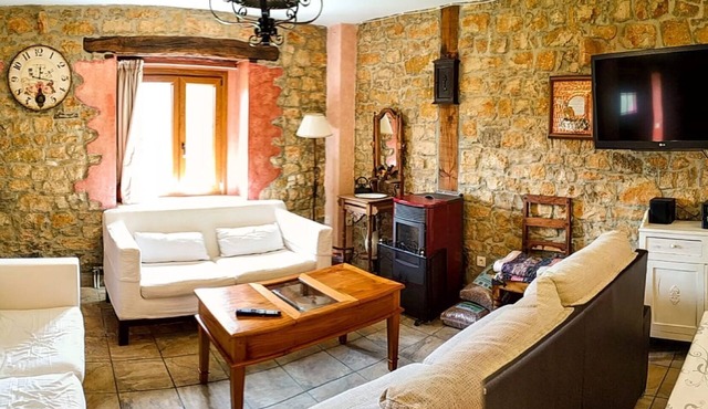 Country House 'La Bernarda 2' with Mountain View, Shared Garden and Wi-Fi
