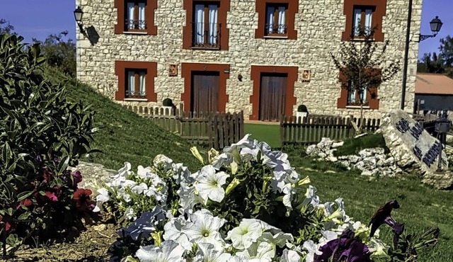 Country House 'La Bernarda Completa' with Mountain View, Private Garden and Wi-Fi