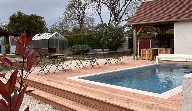 Country house 16 pers, swimming pool, village center