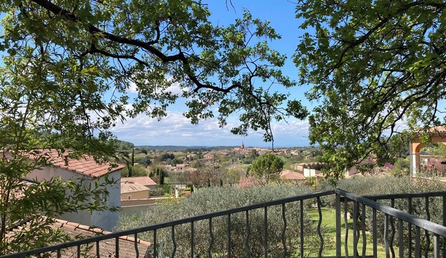 Country house in Provencal village near Mont Ventoux