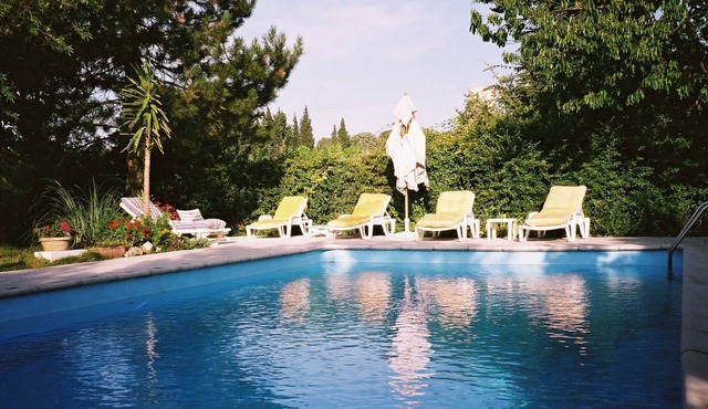 COUNTRY HOUSE 10 minutes from AVIGNON