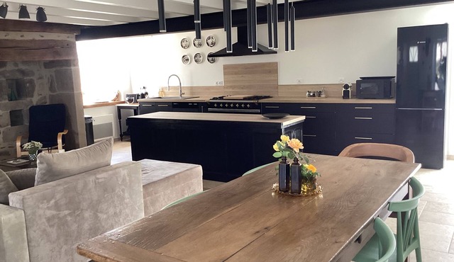 Country house, 136 M2, living room 50 M2, 2 bedrooms, 2 living rooms, Cantal