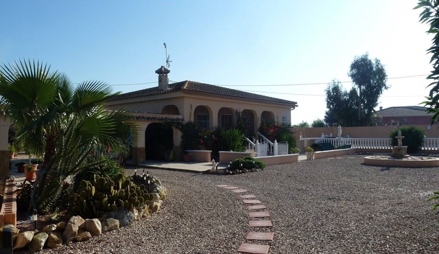 Country House 15 minutes drive from the beach with large private swimming pool
