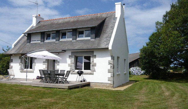 Country house 5 kms from the sea, 12 kms from Perros Guirec.
