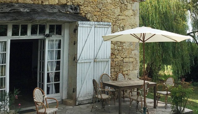 Country house, 5 minutes from Larressingle, sleeps 4/6 with swimming pool