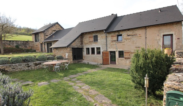 Country house 8/10 persons with swimming pool in the middle of vineyards
