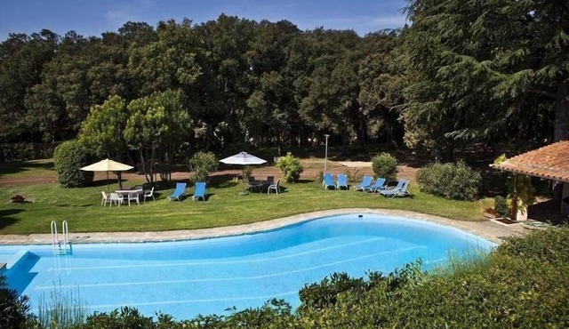 Country house, 8 ensuitrooms, swimming pool,tennis
