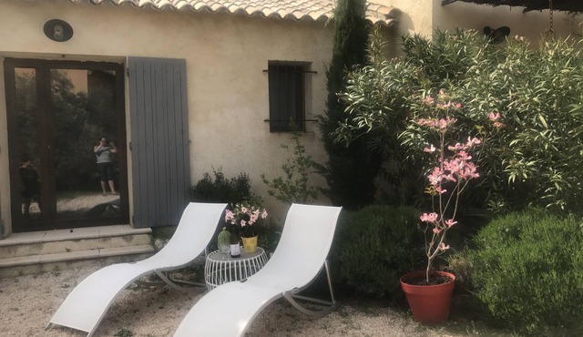 Country house at the foot of the Luberon