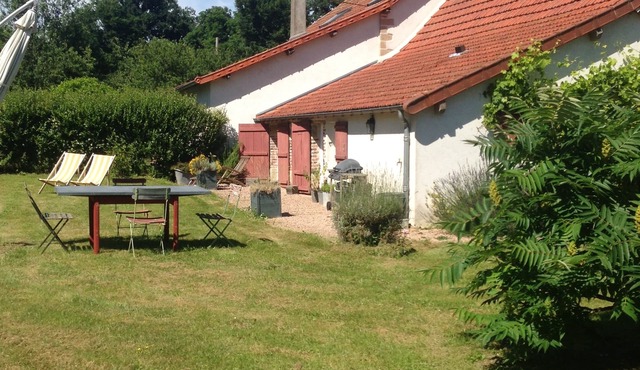 Country house at the heart of the Bourbon hedged farmland - Blomard