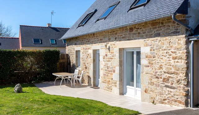 Country House "Au Calme" with Private Terrace, Private Garden and Wi-Fi