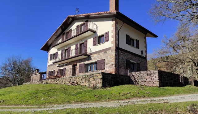 Country House 'Autxikoborda I' with Mountain View, Private Garden and Wi-Fi