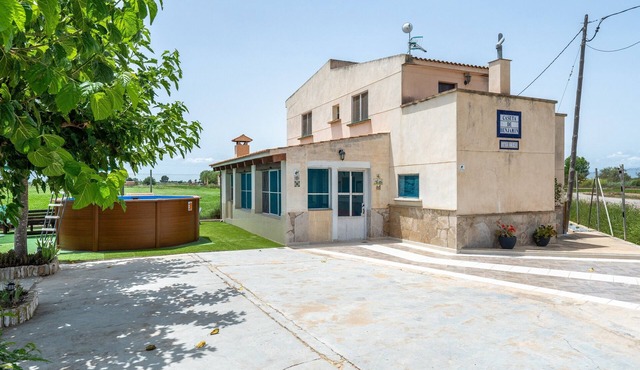 Country House 'Benjamin' with Lake View, Private Pool and Wi-Fi
