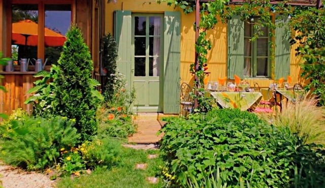 Country house between lakes and ocean