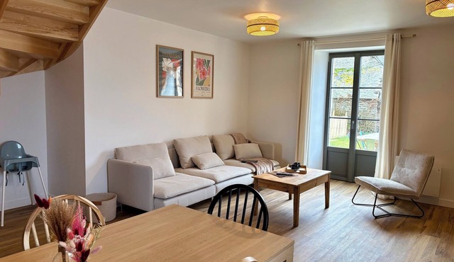 Country house between land and sea