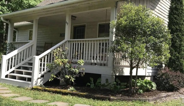 Country House by the Creek in Sylva/Pet friendly!