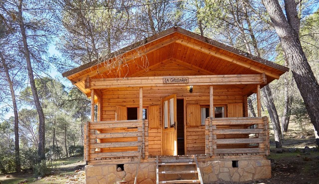 Country House 'Cabaña De Madera 5' with Mountain View, Shared Pool and Air Conditioning