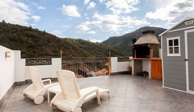 Country House 'Can Pitu' with Mountain View, Private Terrace and Air Conditioning