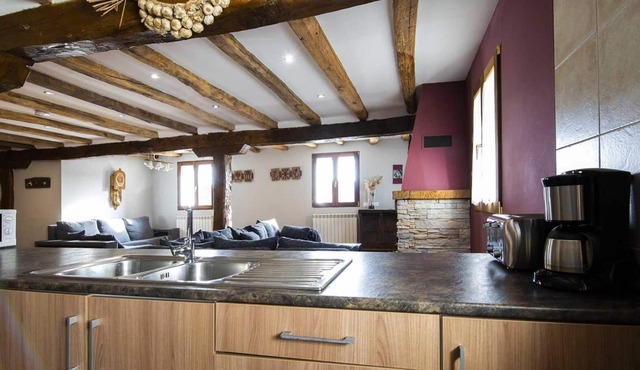 Country House 'Casa Rural Enekoizar' with Mountain View, Private Terrace and Wi-Fi