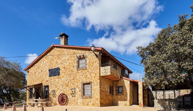Country House 'Casa El Tío Patricio' with Lake View, Private Pool and Wi-Fi