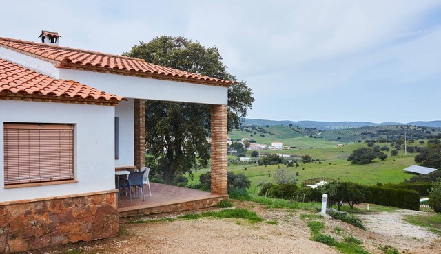Country House 'Casa Las Niñas' with Mountain View, Shared Pool and Air Conditioning