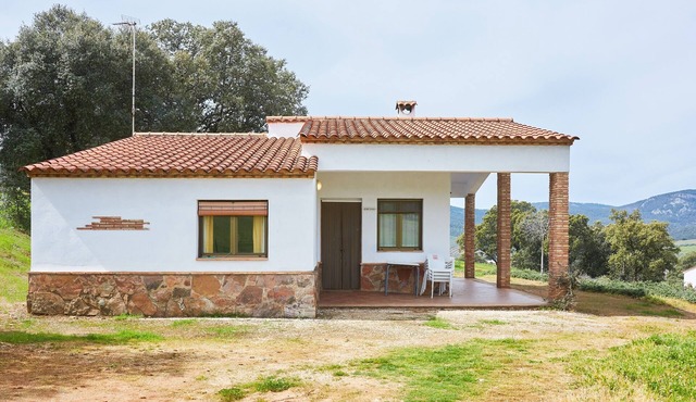 Country House 'Casa La Encina' with Mountain View, Shared Pool and Air Conditioning