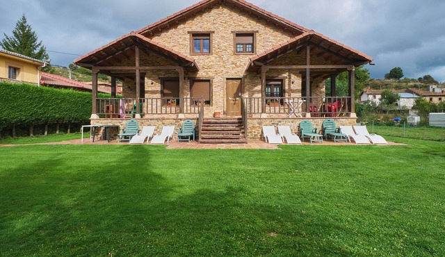 Country House 'Casa Lara I' with Lake View, Shared Pool and Private Terrace