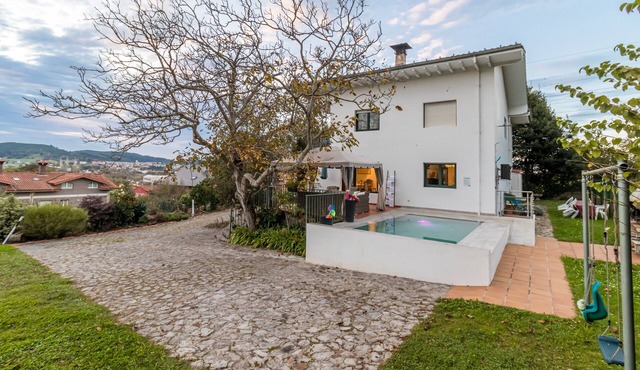 Country House 'Casa La Quinta' with Mountain Views, Heated Pool and Wi-Fi
