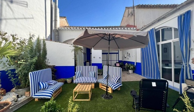 Country House 'Casa Maria Camuñas' with Private Pool, Wi-Fi and Air Conditioning