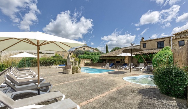 Country House 'Casa Rural La Pallissa Con Piscina' with Mountain View, Shared Pool and Wi-Fi