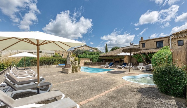 Country House 'Casa Rural La Pallissa Con Piscina' with Mountain View, Shared Pool and Wi-Fi