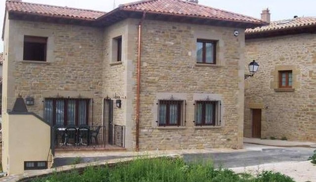 Country House 'Casa Rural Mirizabal' with Mountain View, Private Terrace and Wi-Fi