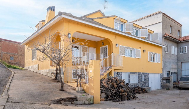 Country House 'Casona Y Posada' with Mountain View, Wi-Fi and Air Conditioning