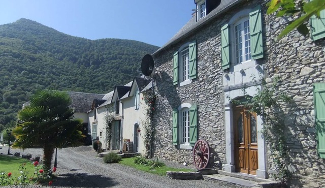 Country house century (1771) carefully restored huge garden / swimming pool.