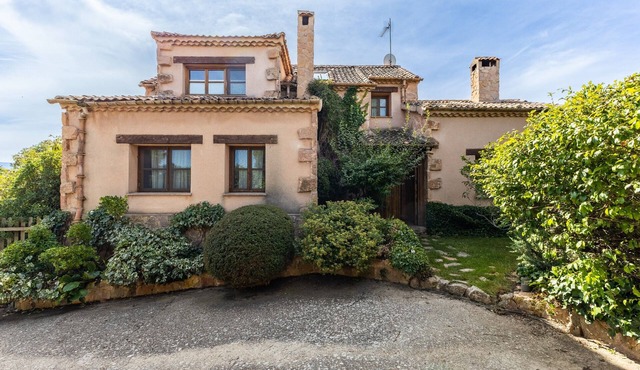 Country House 'Dalt La Figuera' with Mountain View, Private Pool and Wi-Fi