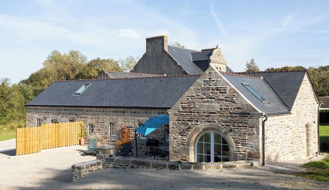 Country House 'Domaine 2 Gites 12 Personnes' with Private Terrace, Private Garden and Wi-Fi