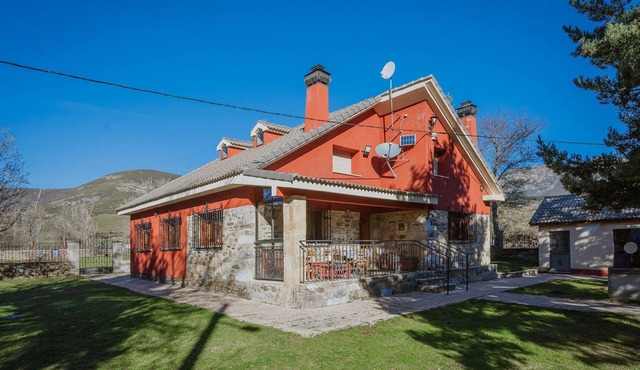 Country House 'El Corcal' with Mountain View, Private Terrace and Wi-Fi