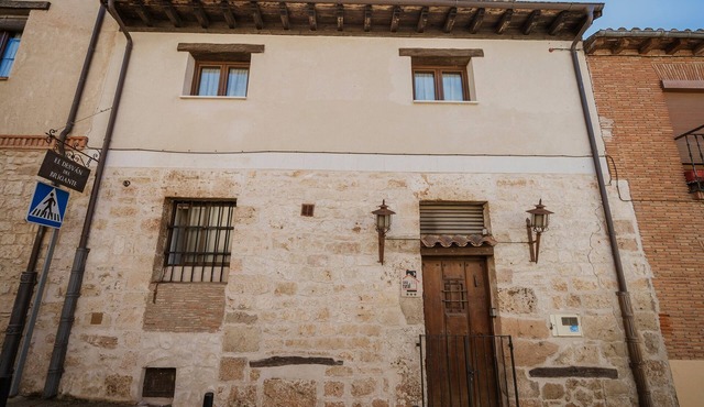 Country House 'El Desvan Del Brigante' with Balcony, Wi-Fi and Air Conditioning