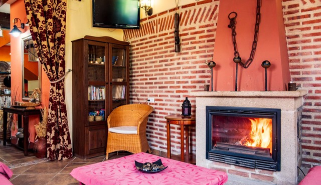 Country House 'El Corral De La Antigua' with Mountain View, Private Terrace and Wi-Fi