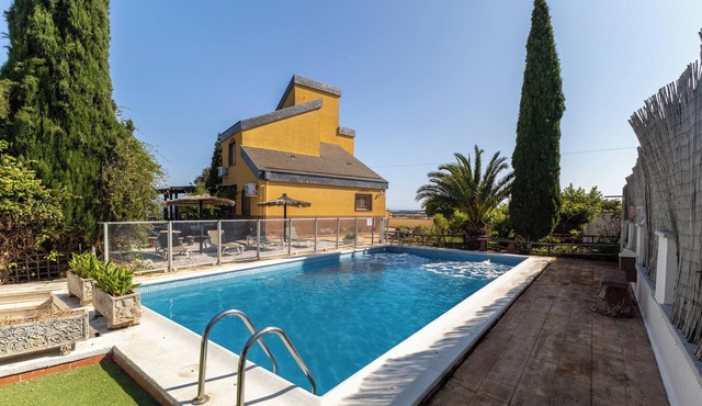 Country House 'El Mirador De Calalberche' with Mountain View, Wi-Fi and Air Conditioning