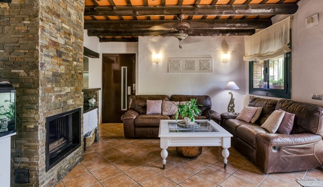 Country House 'El Paller' with Balcony and Wi-Fi