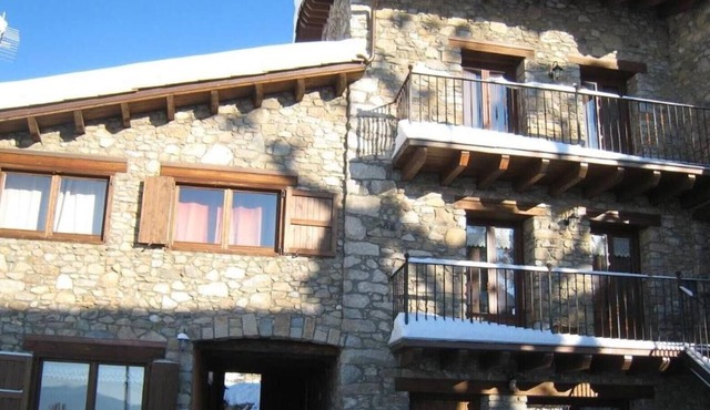 Country House 'El Paller O La Casa De Ca L’Escolà' with Mountain View, Shared Terrace and Wi-Fi