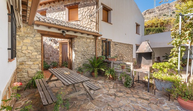 Country House 'El Patio Casa Rural' with Mountain View, Wi-Fi and Air Conditioning