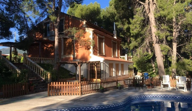 Country House 'El Pinar De La Loma' with Private Pool, Wi-Fi and Air Conditioning