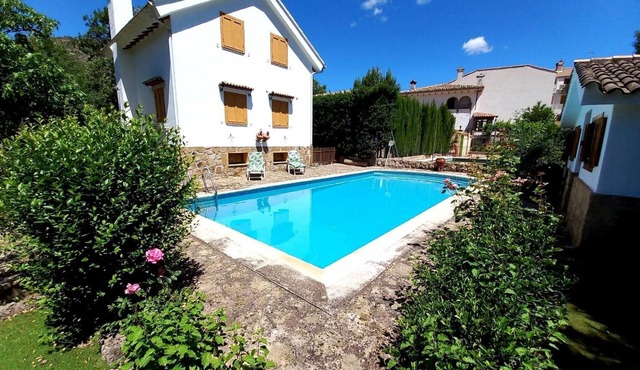 Country House 'El Refugio De Goriz' with Mountain View, Wi-Fi and Air Conditioning